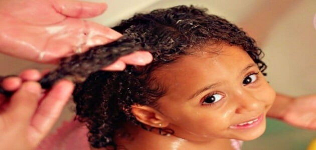 وصفات لتنعيم شعر الأطفال